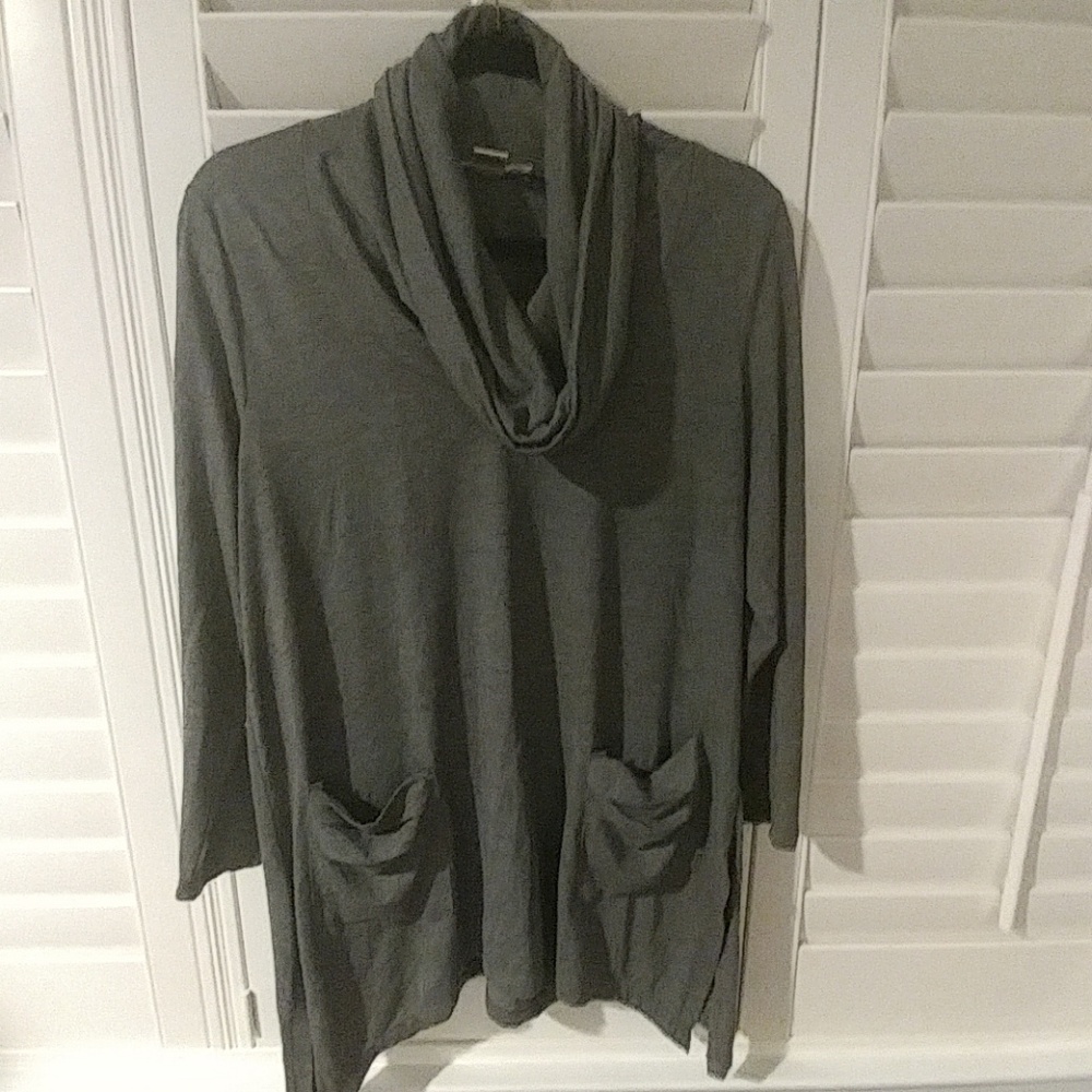 Gray super comfy top